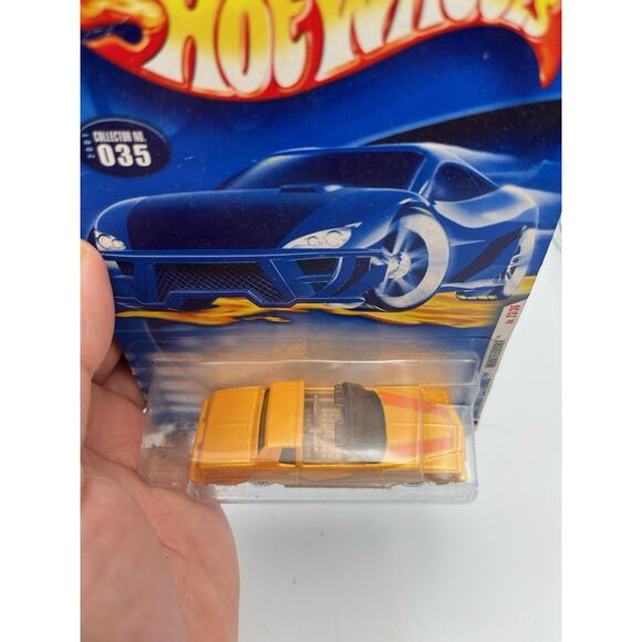 2001 Hot Wheels #35 First Editions 22/36 Montezooma Yellow W/chrome Lace Spokes - Picture 4 of 6